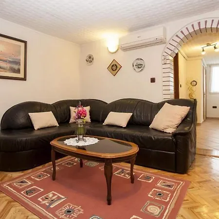Apartament With Parking Space - 21107 *